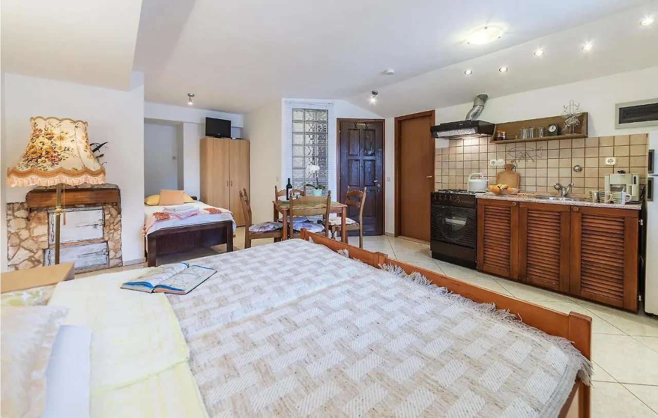 Awesome Studio In Pula With Wifi